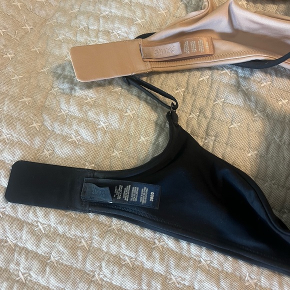 SKIMS Black and Tan Bras - Picture 4 of 4